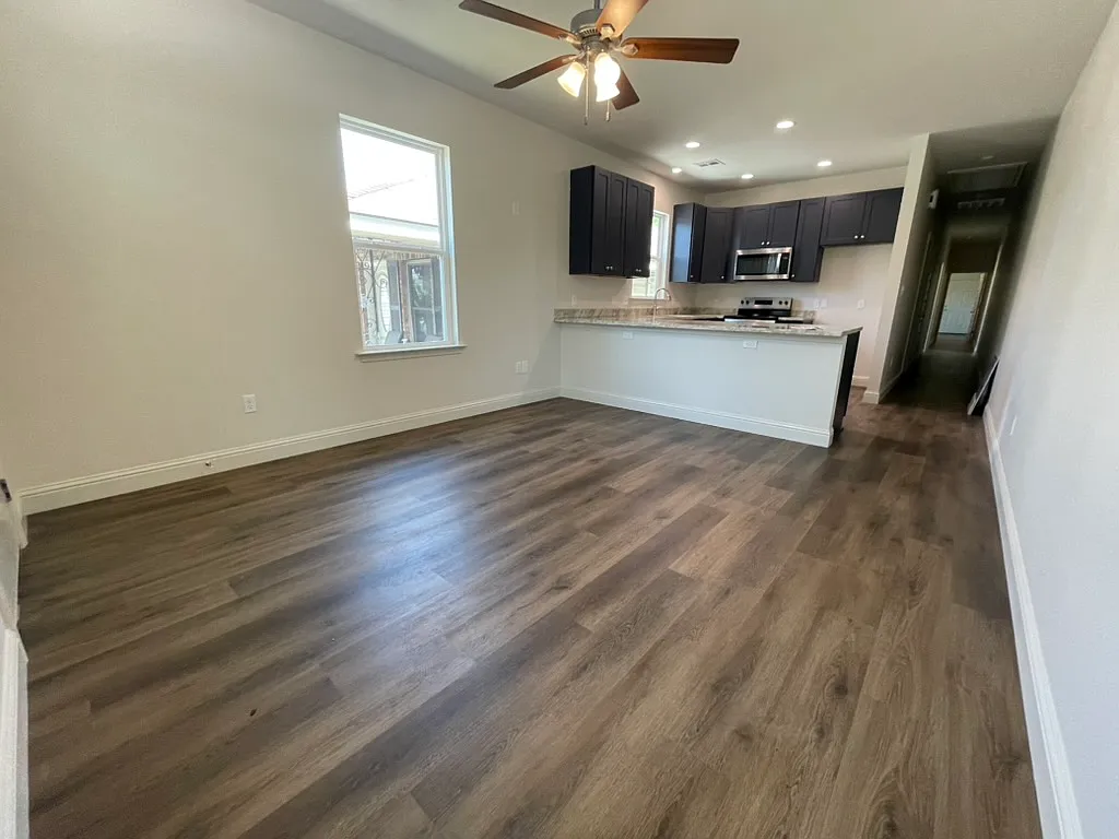 3 bed, 1150 sqft, $1,650 — Photo 2