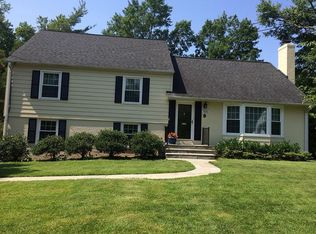 915 Dewolfe Dr, Alexandria, VA 22308