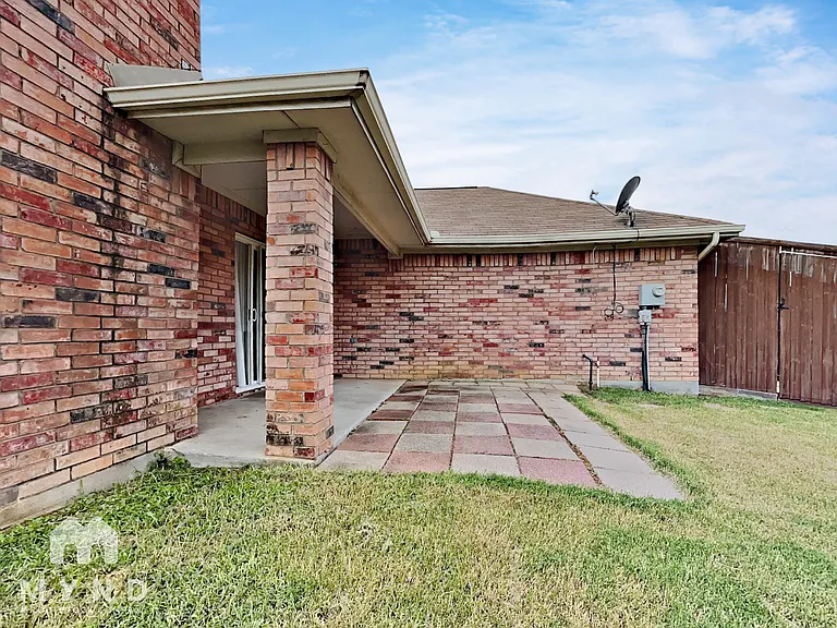 9860 Buckingham Ln — Photo 23