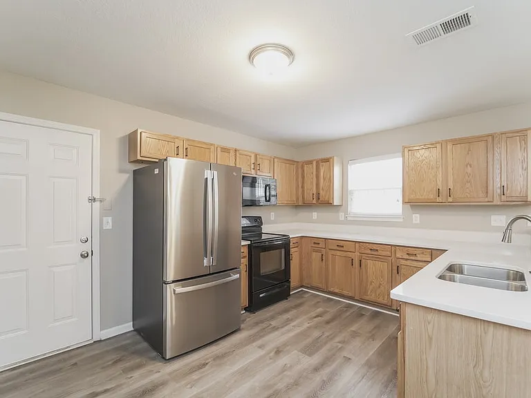 5824 Kelden Walker Ln — Photo 7