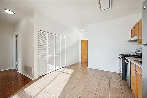 Chandler Apartments — Photo 4