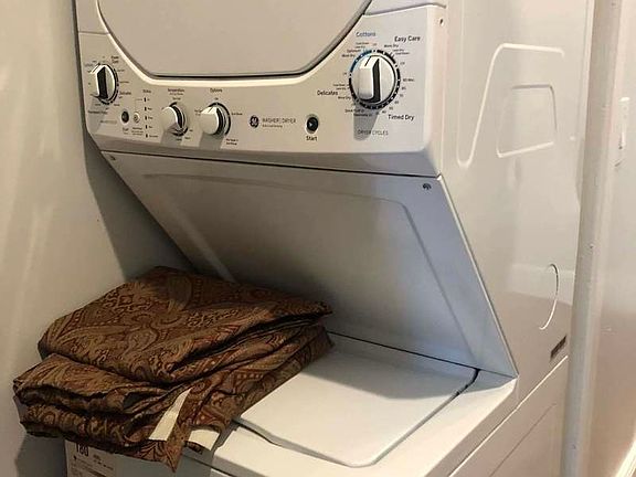 3rd image of 238 Linden Blvd APT 4L