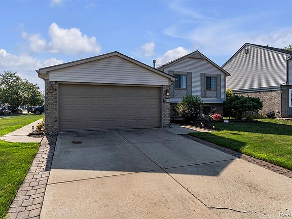 2nd image of 22672 Woodcreek Dr