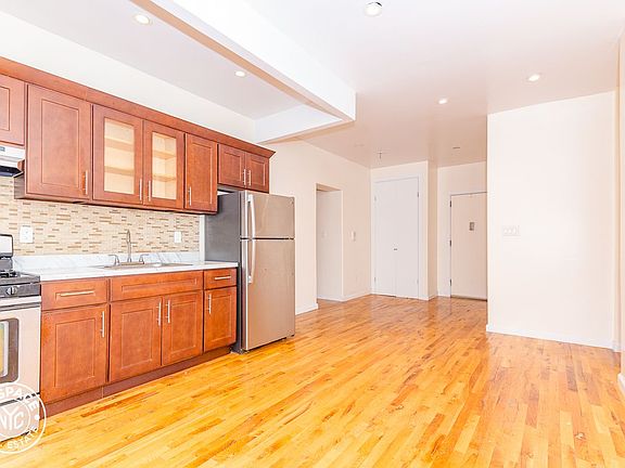 3rd image of 170 New York Ave #12B