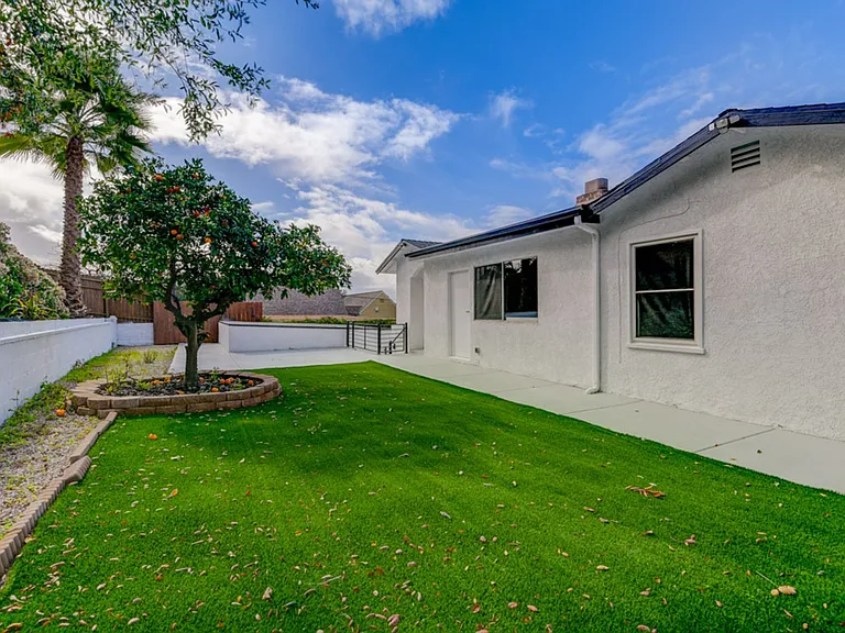 351 Eucalyptus Ave — Photo 22