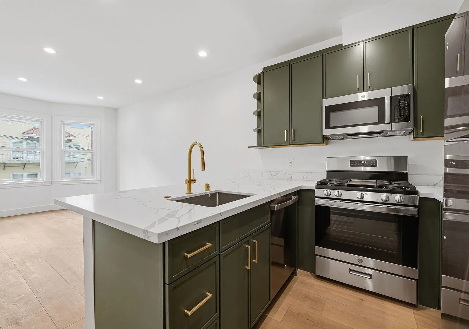 1530 Leavenworth St — Photo 1