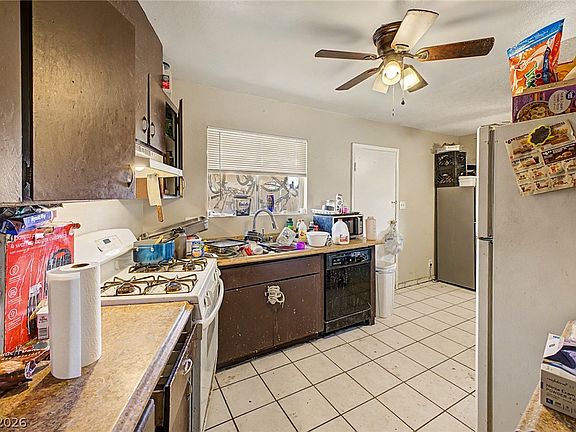 3rd image of 5015 Carmel Ave
