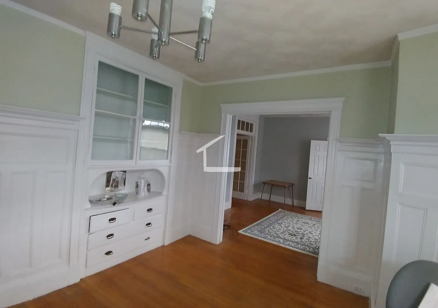 No Brokers Fee, In-Unit Washer and Drter, heat and Hot Water Included, Eat-in Kitchen, Steps from... — Photo 4