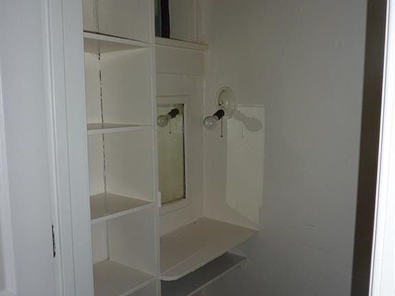 5th image of 410 W 35th St APT 14