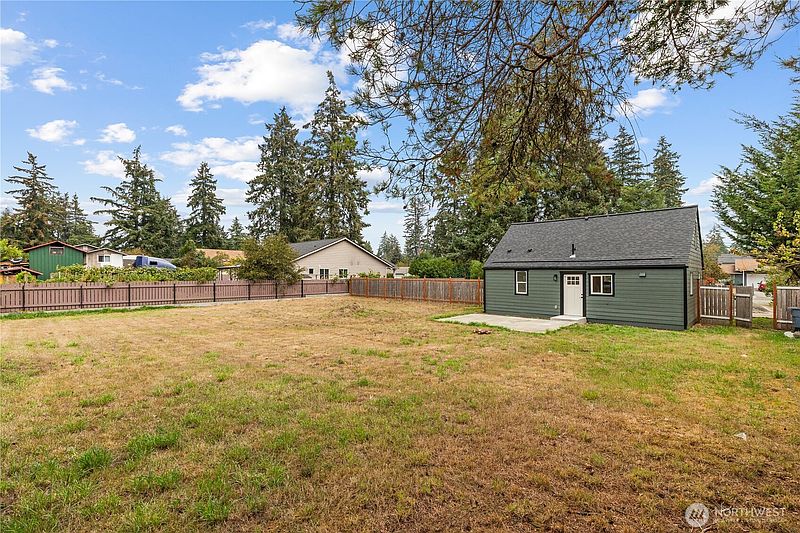 5th image of 10228 Alaska Street S