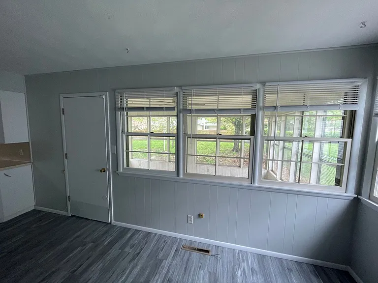 2221 S Virginia Ave — Photo 22