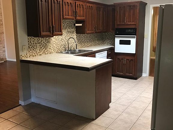 4th image of 813 Timber Dr