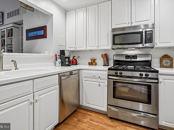 5th image of 2330 14th St N APT 407