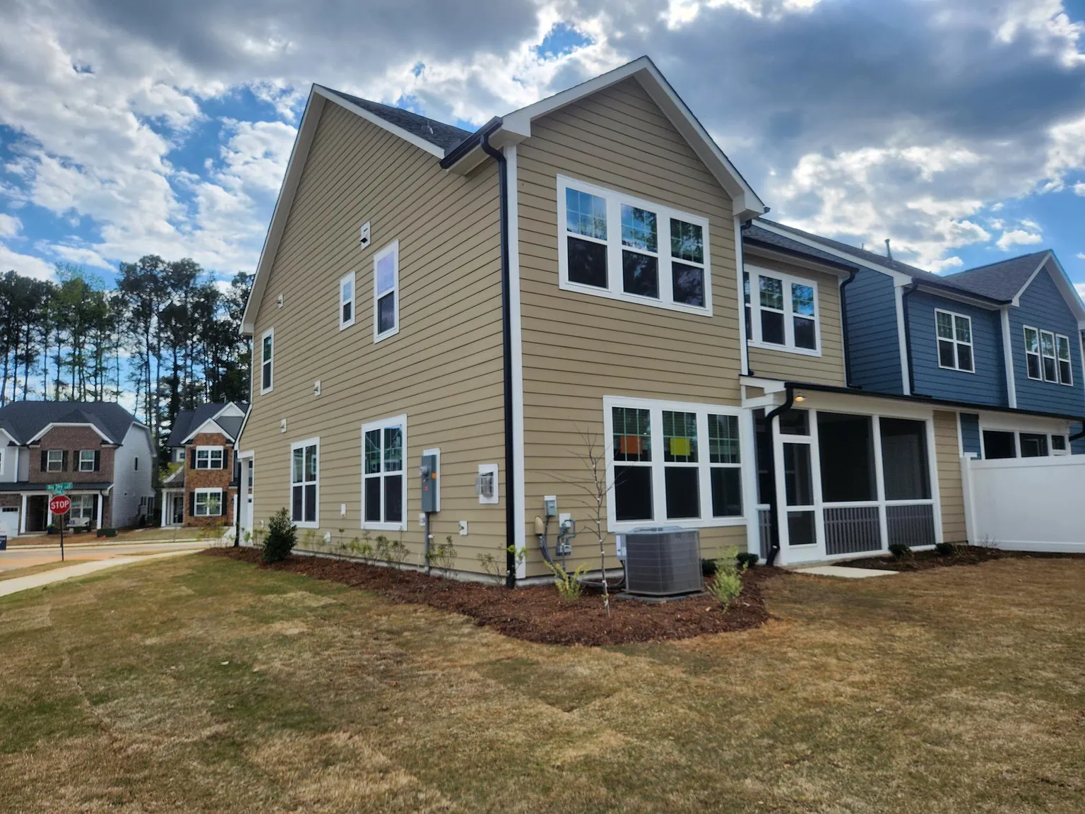 4 bed, 2569 sqft, $3,600 — Photo 3