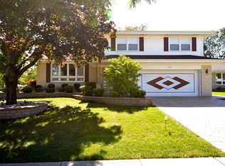 333 Summit Ct, Schaumburg, IL 60193