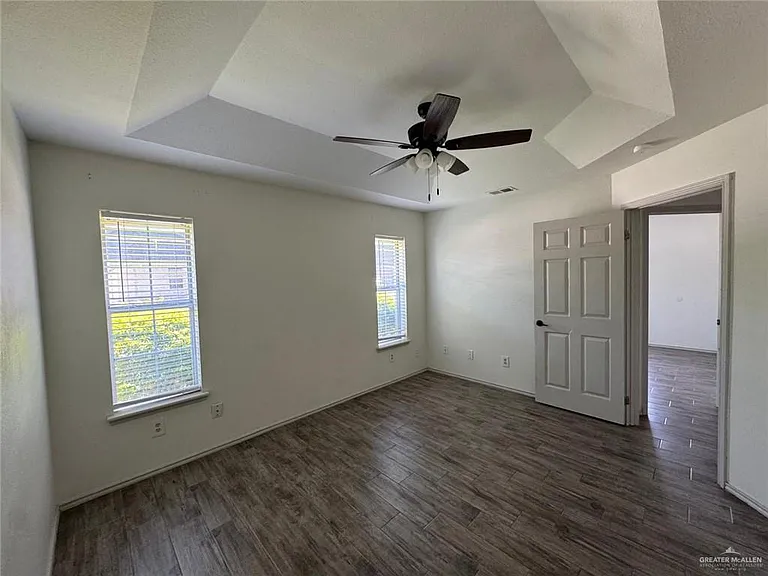 918 Stonehaven Blvd — Photo 5