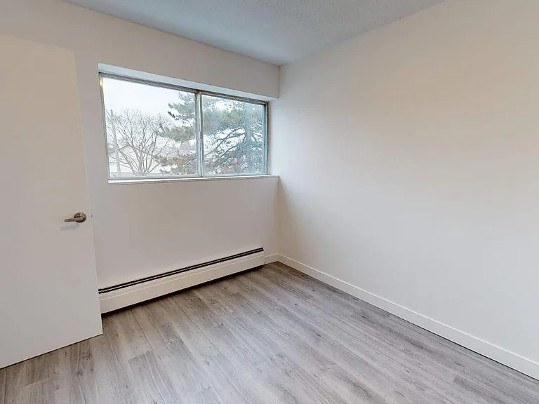 80 McGee Ave — Photo 8