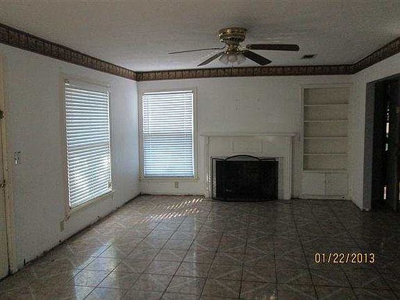 3rd image of 570 Zavalla St