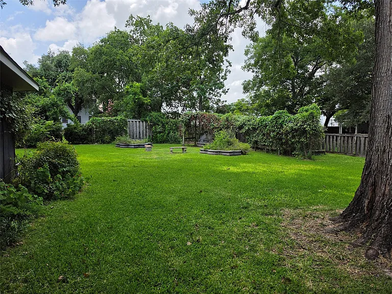 815 E Washington Ave — Photo 12