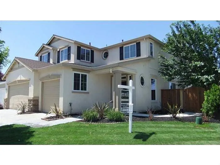 585 Jill Dr photo 1