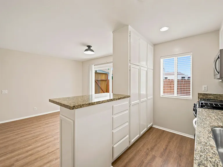 225 20th Street — Photo 2