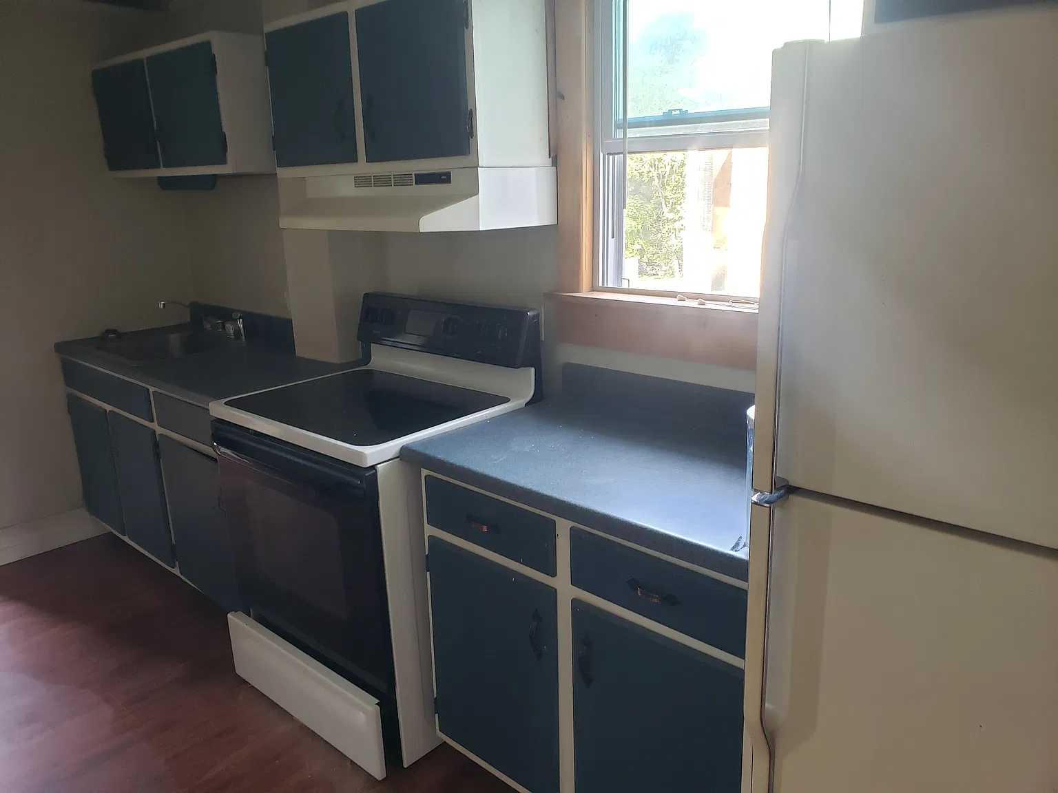 3 bed, 1930 sqft, $1,800 — Photo 2