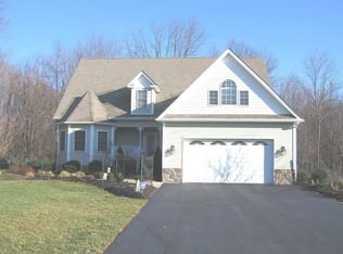 24 Henderson Dr, Circleville, NY 10919