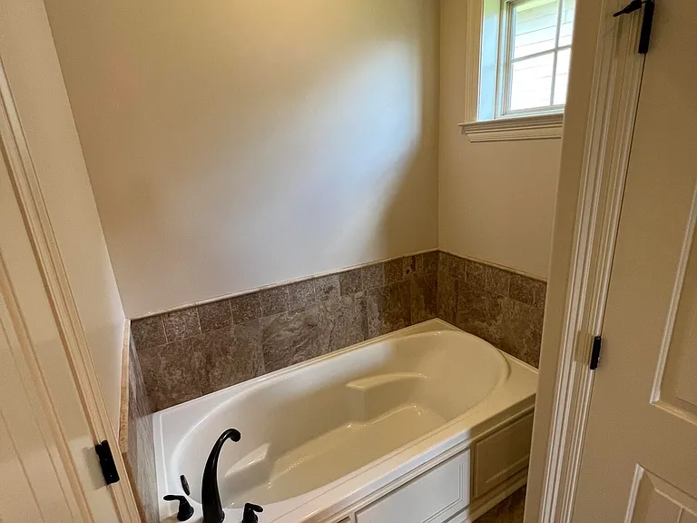 204 Crenshaw Dr — Photo 15
