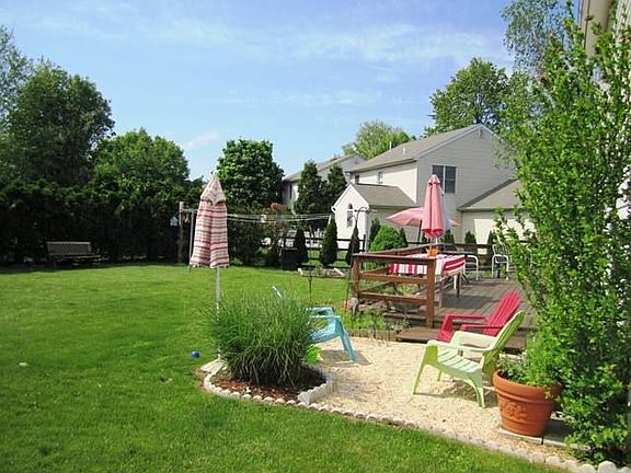Deck & Beach Area