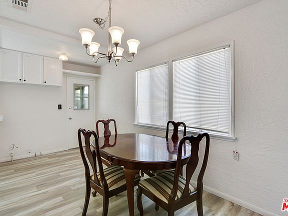 5th image of 1422 W 111th Pl