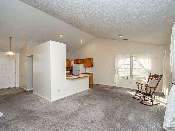 5th image of 106 Warner Dr