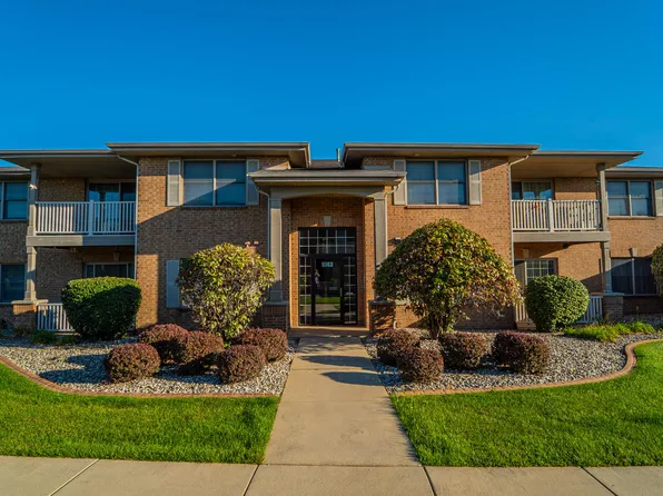 9743 Wildwood Ct Unit 2D, Highland, IN 46322