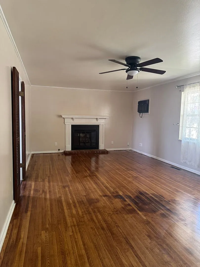3 Bedroom 2 Bathroom House — Photo 3