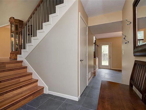LARGE ENTRYWAY SHOWS OFF THE NEW BAMBOO & TILE FLOORS