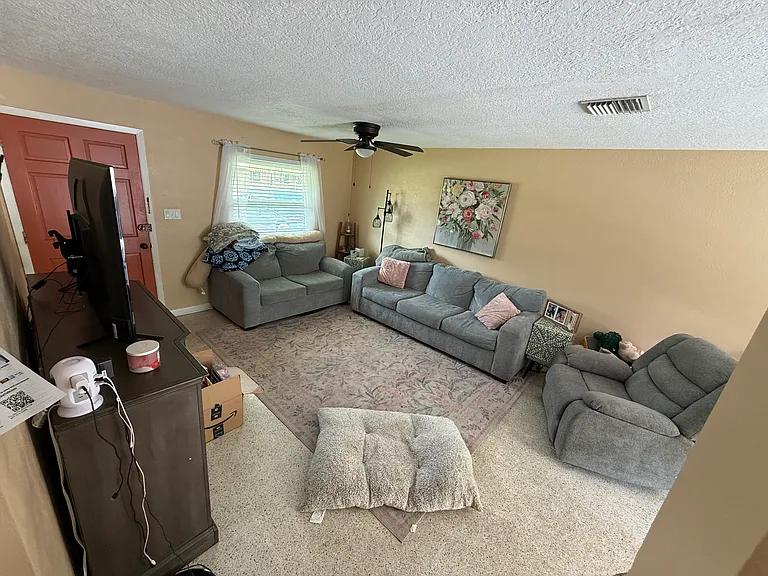 2430 Lorna Dr — Photo 3