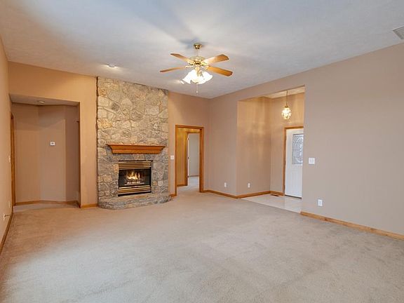 5th image of 570 Armand Dr