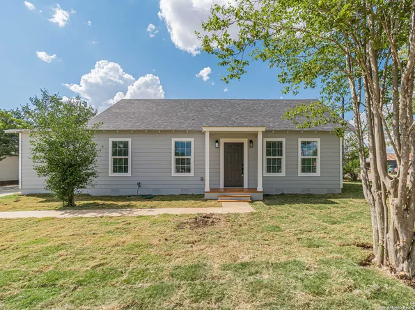 915 Olive, Jourdanton, TX 78026