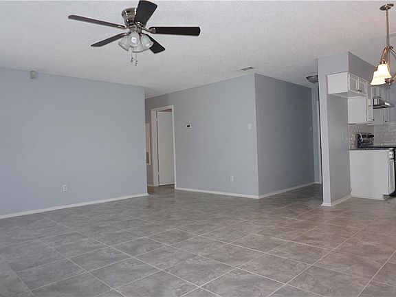 5th image of 303 Linkwood Dr