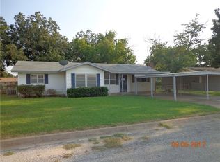 1005 Gantt St, Bangs, TX 76823