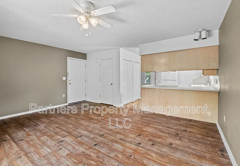 1621 N Leverett Ave #7 — Photo 4