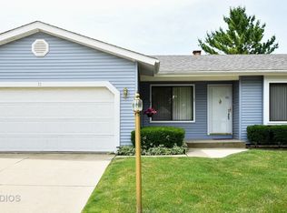 11 Windgate Ct, Streamwood, IL 60107