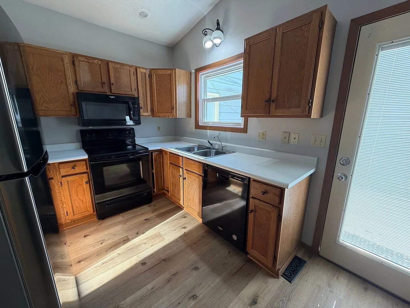Spacious 3-Bed, 2-Bath Brandon Home with Finished Basement & 2-Stall Garage — Photo 4