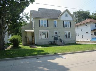 613 1/2 W 1st St, Waterloo, IA 50701