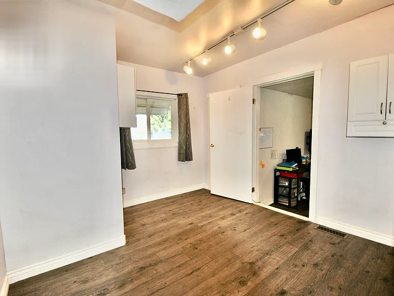 744 NW Claypool St — Photo 9