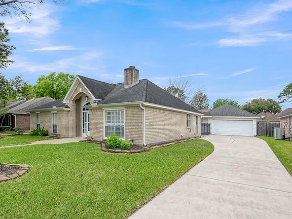 3rd image of 16135 Ridge Park Dr