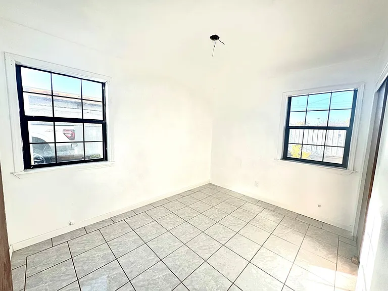1044 Washington St — Photo 5