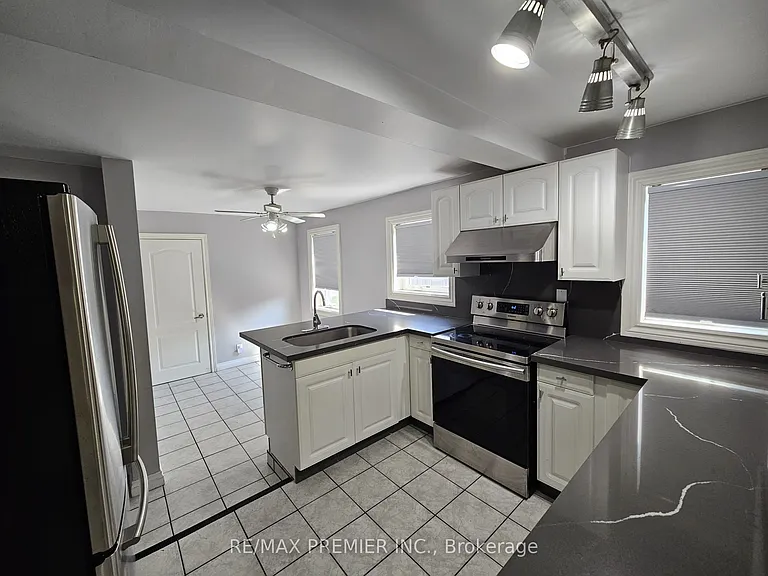 31 Compton Cres #MAIN 2ND — Photo 6