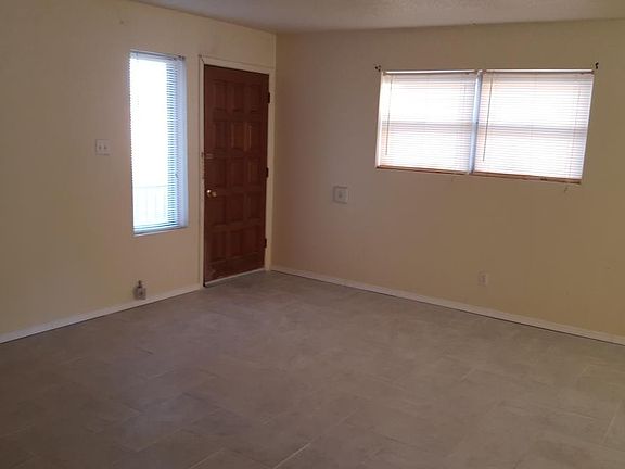 4th image of 1009 Laurelwood Dr APT B