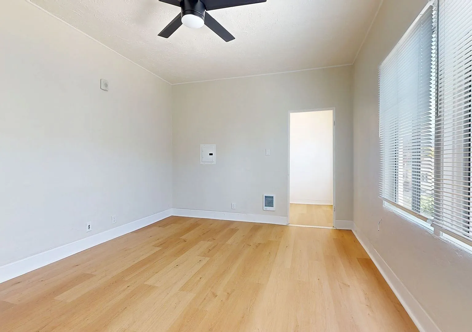 5452 Bancroft Avenue — Photo 3