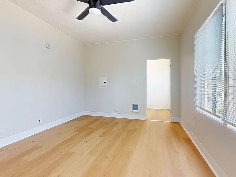 5452 Bancroft Ave — Photo 3